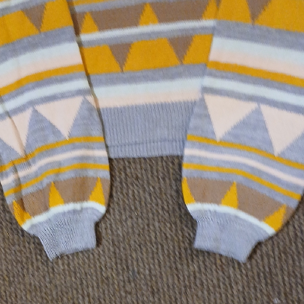 Geometric Patterned Sweater - Picture 7 of 7